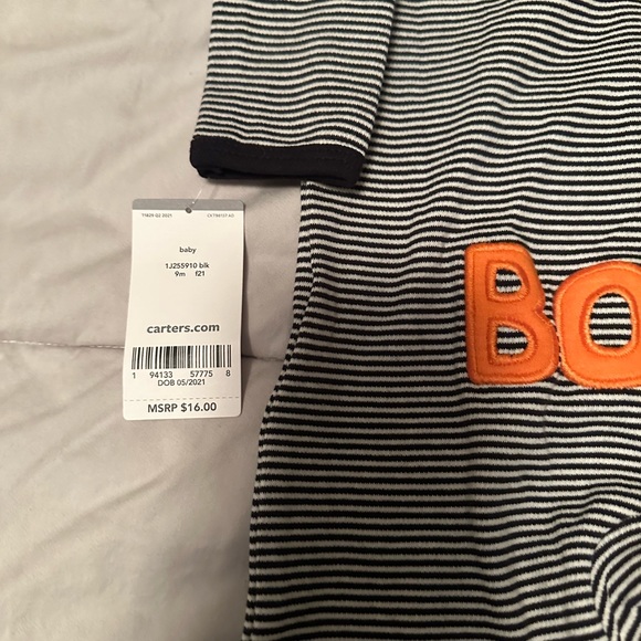 Baby boy onesie by Carter’s. Size 9 months - Picture 3 of 5
